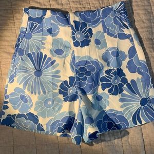 M floral shorts